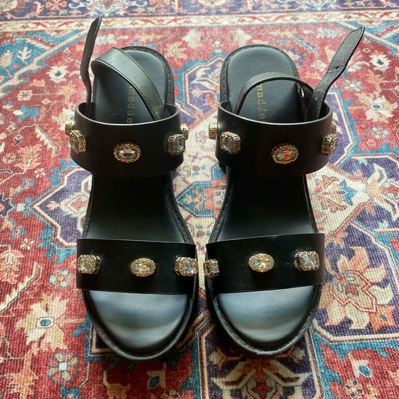 Super Cute Sandals - Picture 2 of 5